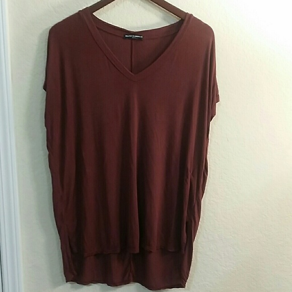Brandy Melville Tops - Brandy❤Melville high low Tee